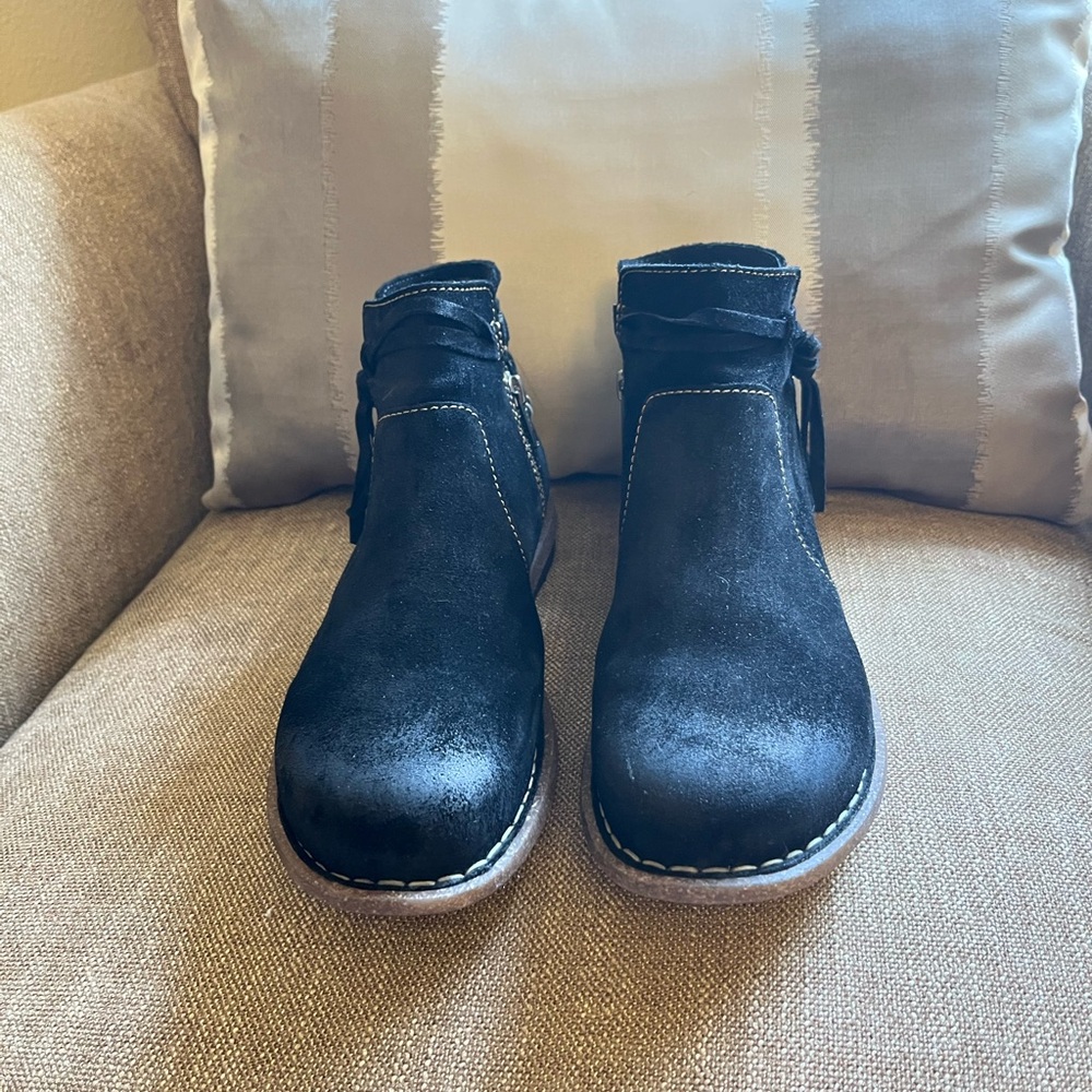 Women’s Black Born Wynter Ankle Booties 9 US/40.5 EU
